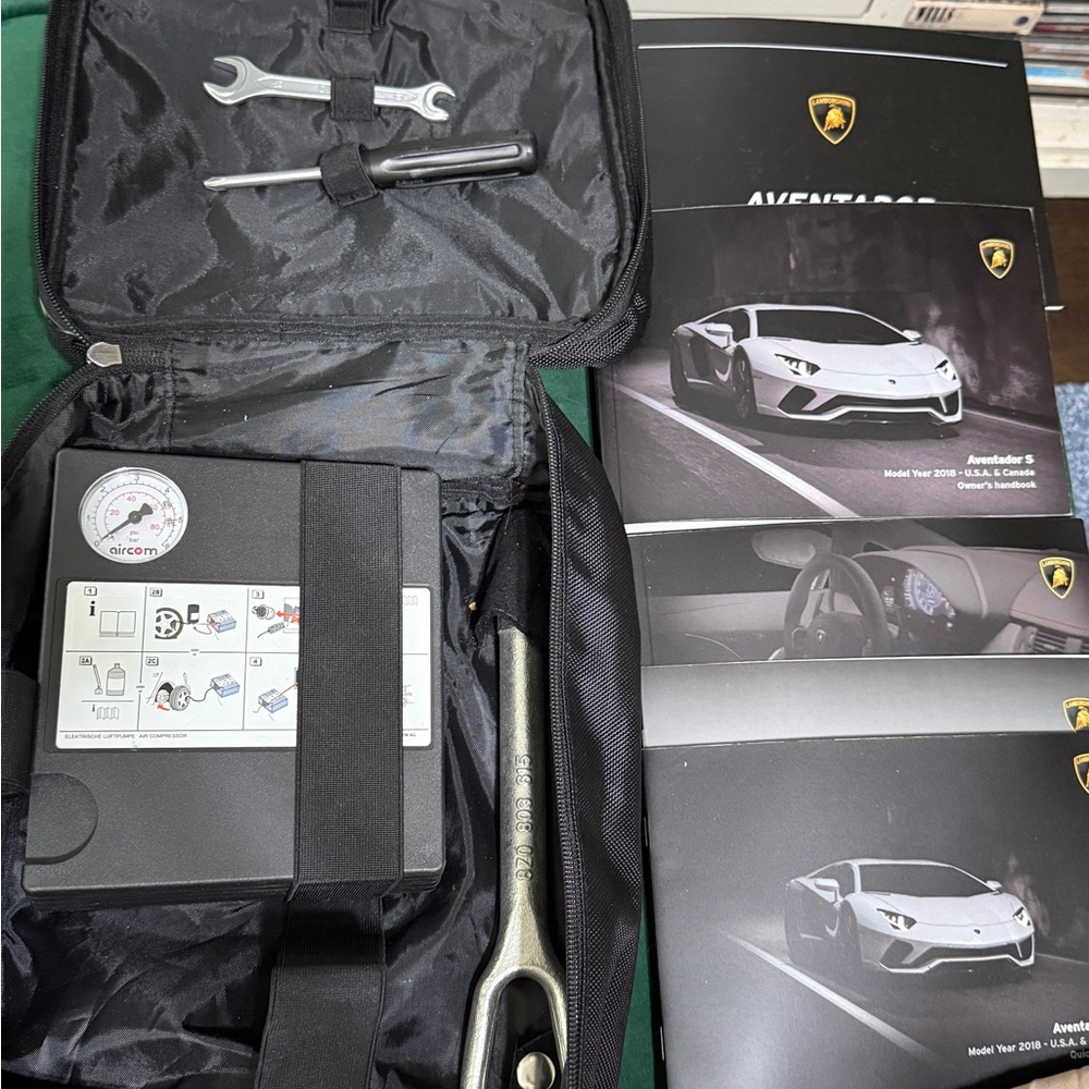 Lamborghini Bag and Tool Set